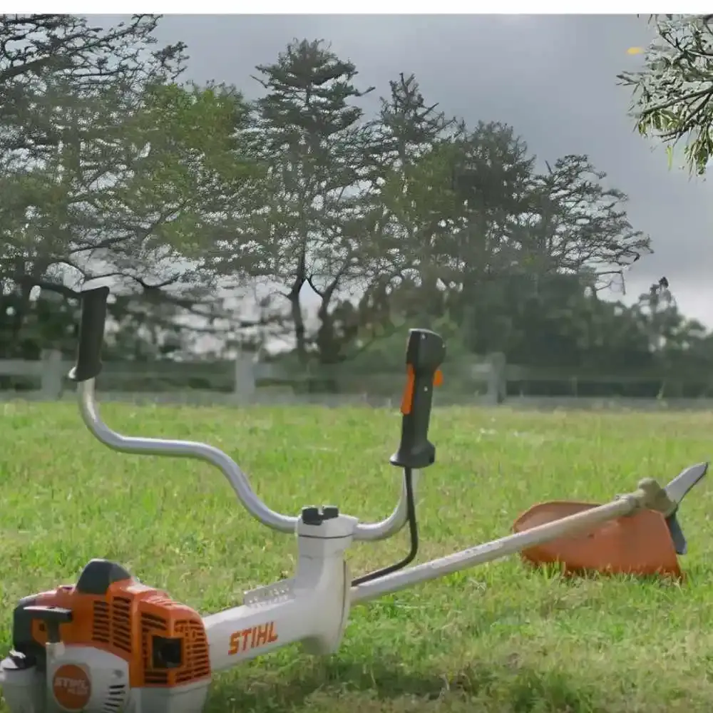 Roçadeira combustão a gasolina 1,7 CV 37,7 CC lâmina 3 facas FS 351 Stihl — fotografia 6