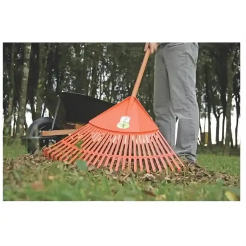 Vassoura plástica de jardim 26 dentes com cabo 120 CM Tramontina — fotografia 3