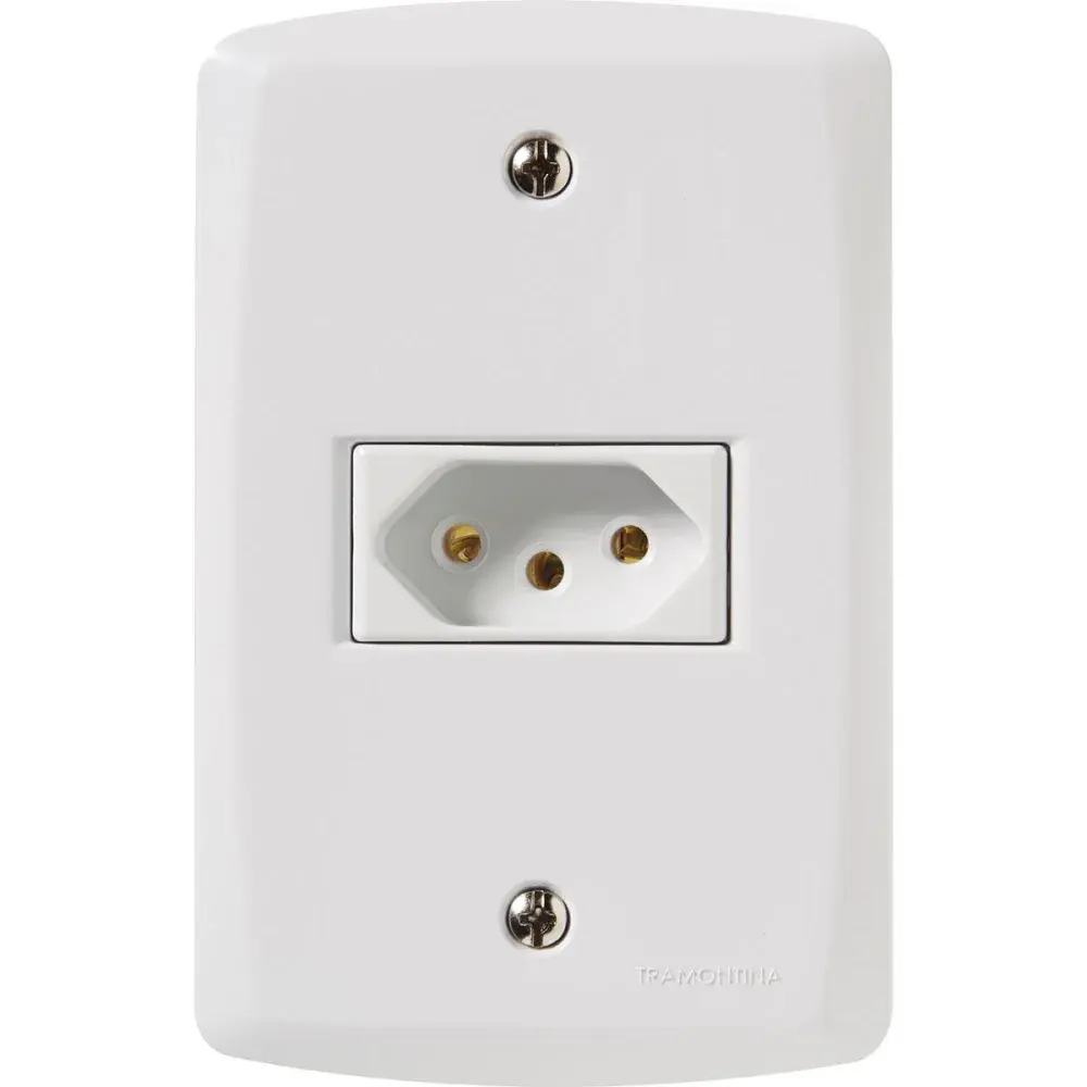 Tomada com placa branca LUX2 4X2 2P+T 10A 250V Tramontina — fotografia de referência