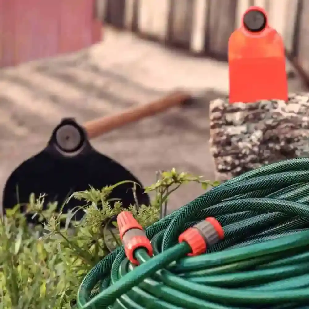 Mangueira para jardim 30 metros com engate rosqueado e esguicho Tramontina — fotografia 5