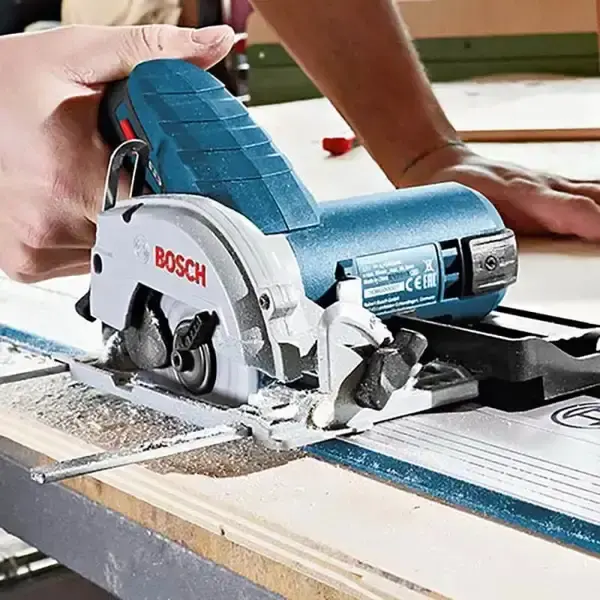 Serra circular 3.1/2 POL 12V GKS 12V-26 com bateria 4,0AH, carregador bivolt e bolsa Bosch — fotografia 5