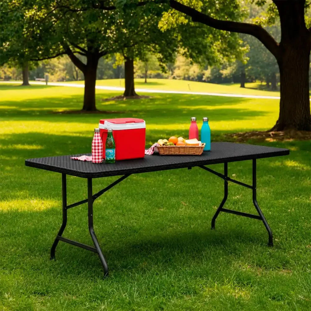 Kit Mesa Dobrável Rattan 180 x 74 x 74 CM Vira Maleta com Toalha Capa Elástica Preta CASA LYS Zelt — fotografia 9