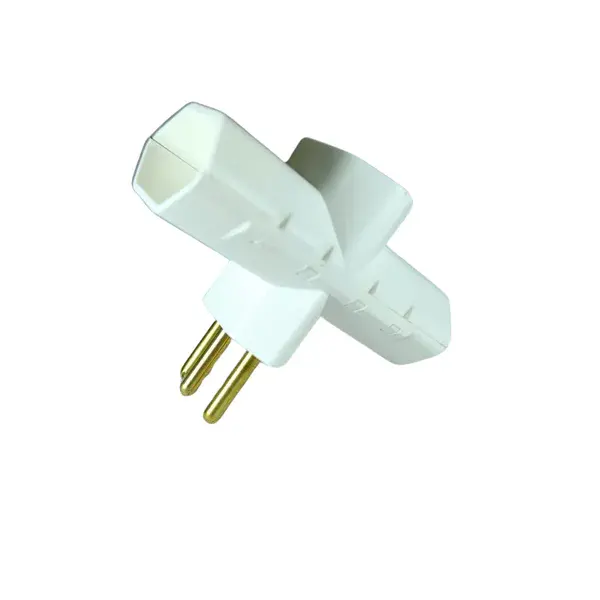 Tee tomada 3 saidas 2P+T 10A 250V branco Flach — fotografia de referência