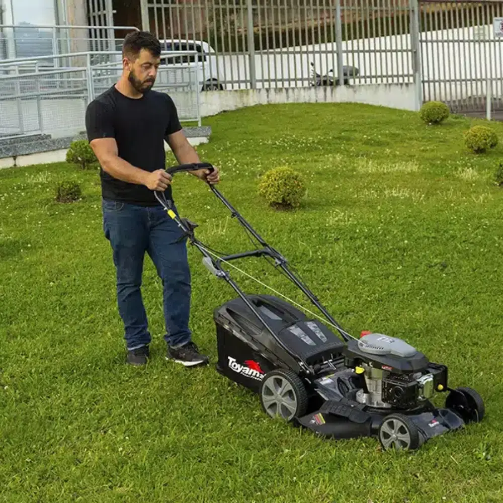 Cortador de grama à gasolina 6HP 4T recolhedor e saída lateral TLM510RMS-60L Toyama — fotografia 7