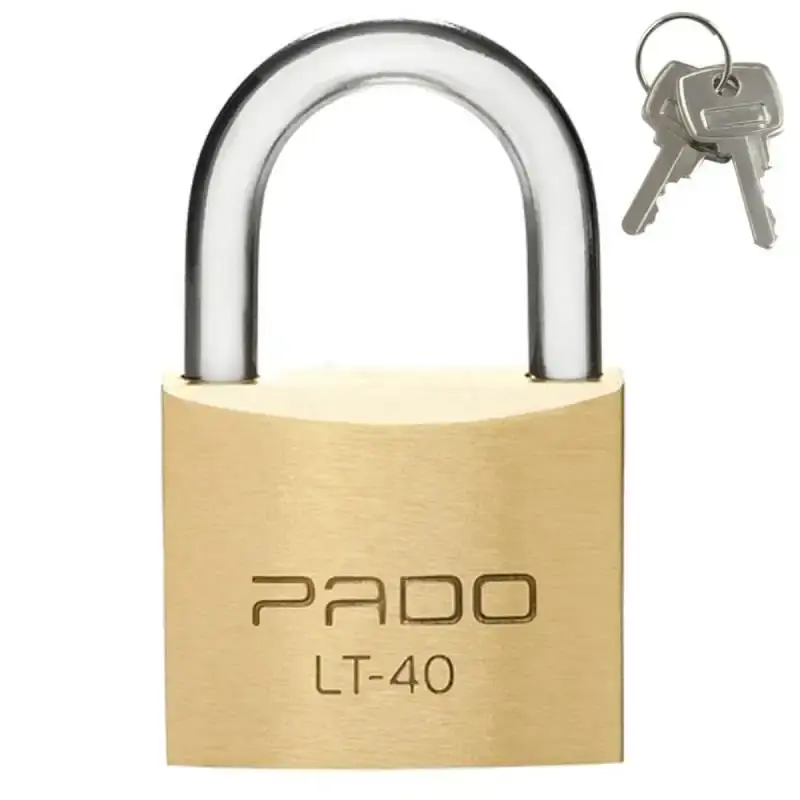 Cadeado clássico latão 40 MM Pado — fotografia de referência