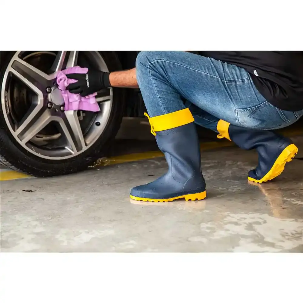 Bota de PVC azul com polaina amarela cano médio com forro Vonder — fotografia 11