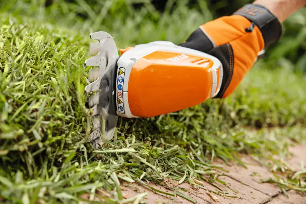 Podador de arbustos a bateria hsa 26 com carregador 127V sthil Stihl — fotografia 7