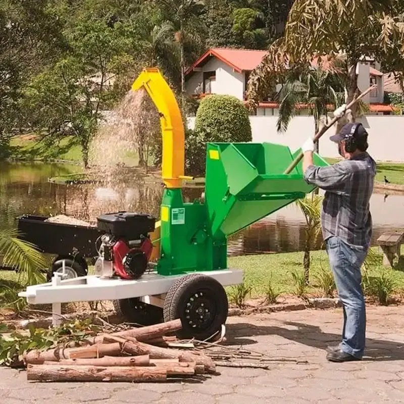 Triturador de galhos e resíduos à gasolina TR 600G com motor 16 HP com bica curta Trapp — fotografia 4