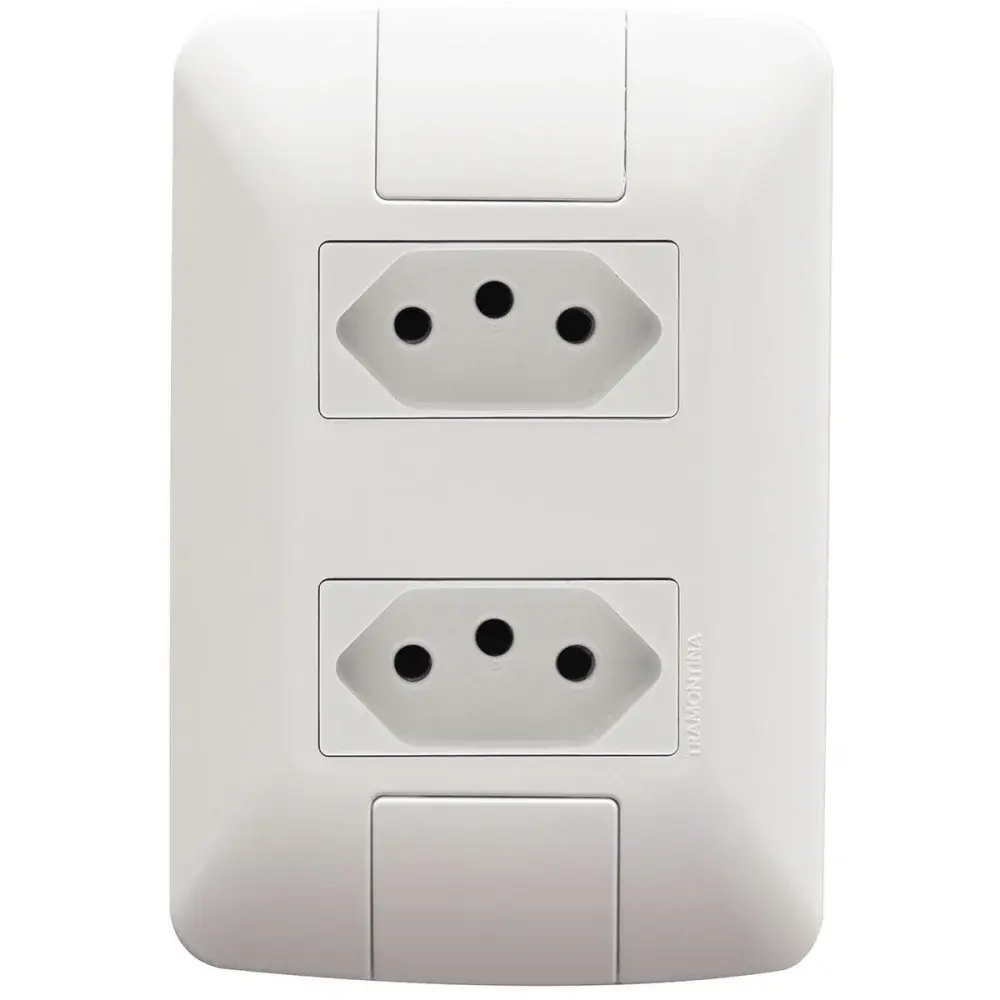 Conjunto com 2 tomada 2P+T 10A branco 250V Tramontina — fotografia de referência