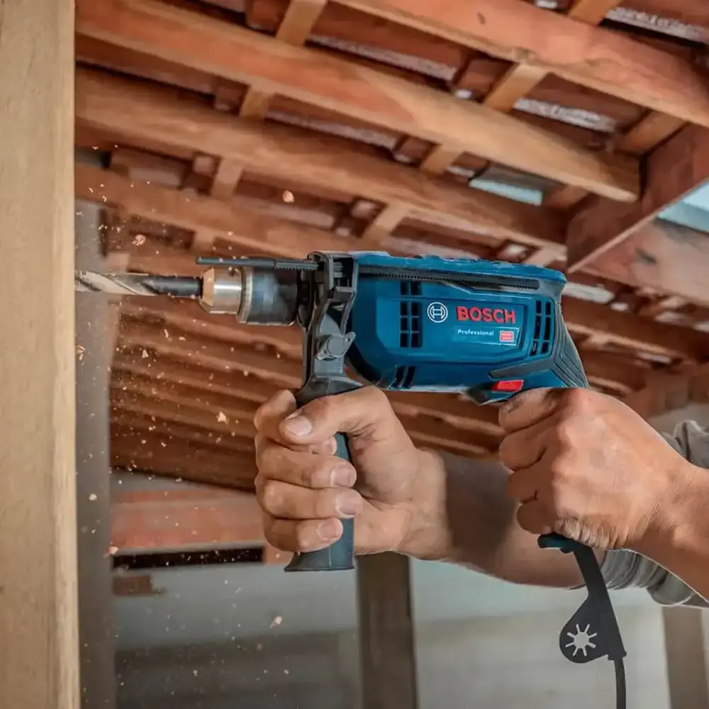 Furadeira de impacto GSB 13 RE com maleta Bosch e kit brocas e pontas 41 peças evald 220 V — fotografia 6