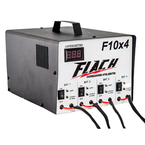Carregador de baterias inteligente F10X4 - 12V semi - novo Flach — fotografia de referência
