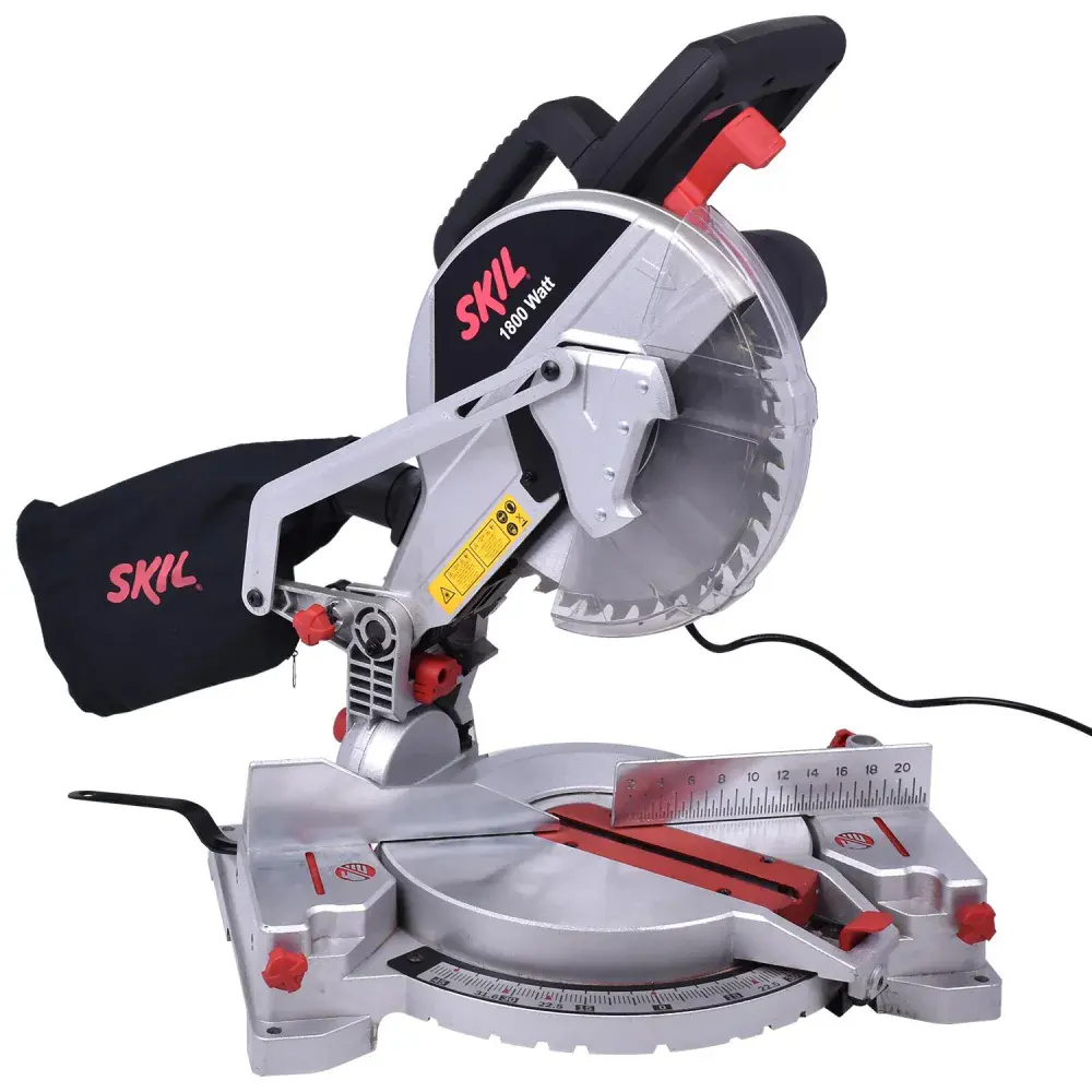 Serra meia esquadria 10 1800 watts 3310 Skil - 127 volts — fotografia de referência