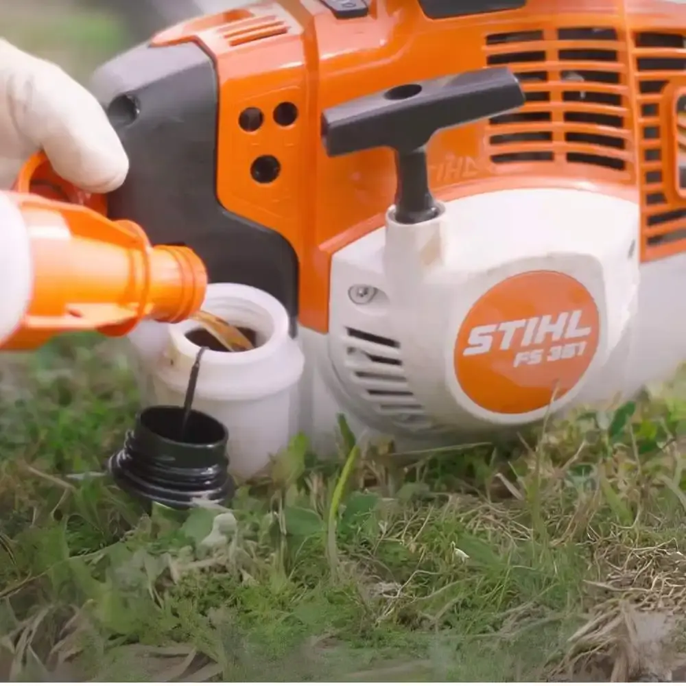 Roçadeira combustão a gasolina 1,7 CV 37,7 CC lâmina 3 facas FS 351 Stihl — fotografia 7
