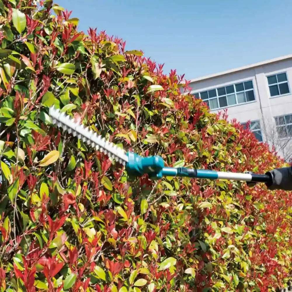 Aparador para cerca viva 460MM com bateria 12V 2,0AH e carregador bivolt Makita — fotografia 4