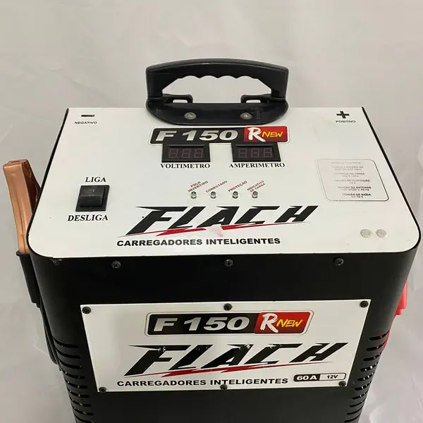 Carregador de baterias inteligente F150 rnew - 12V semi - novo Flach — fotografia de referência