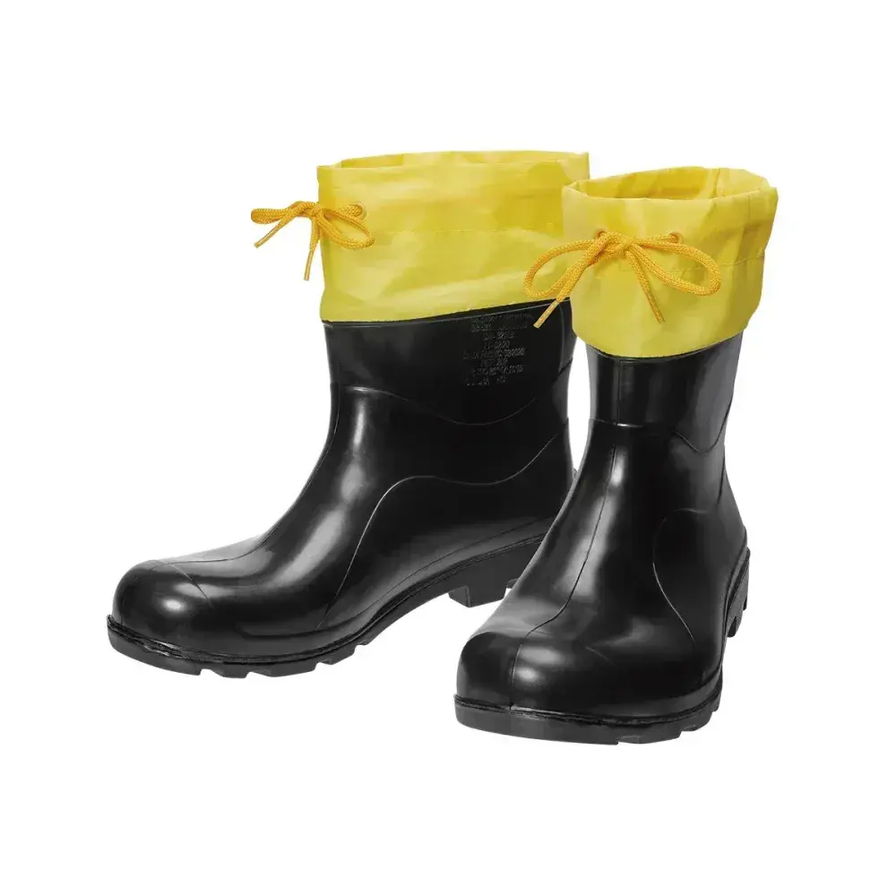 Bota pvc preta cano curto com polaina Kala nr 33/34 — fotografia de referência