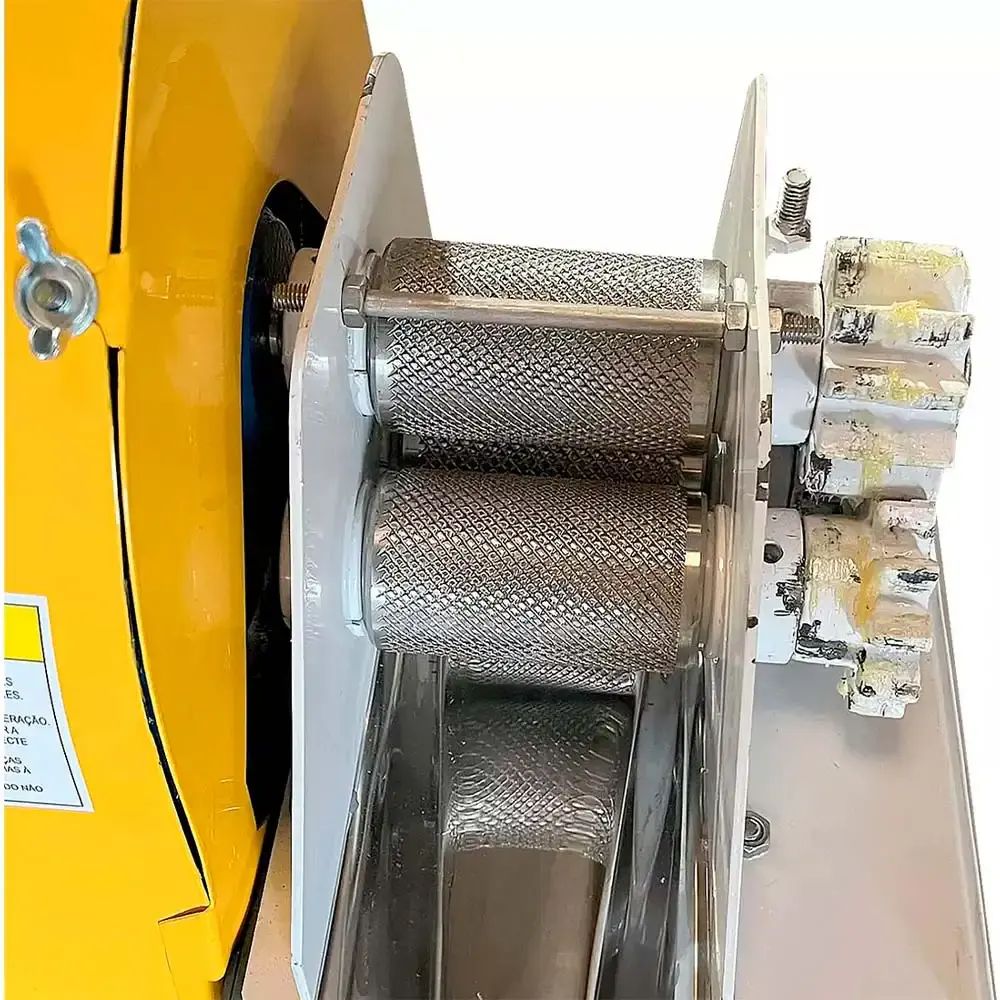 Engenho moenda para cana rolos de inox motor 1,0 CV elétrico M-700 Maqtron 220 V — fotografia 2