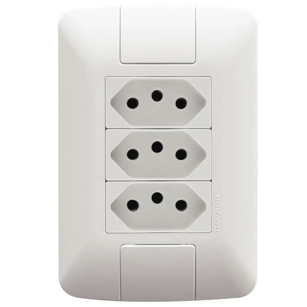 Conjunto de 3 tomadas 2P+T aria 10A branco 250V Tramontina — fotografia de referência