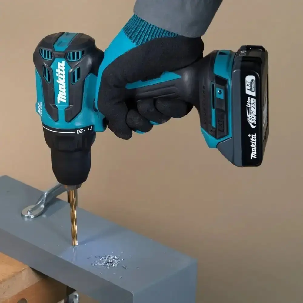 Parafusadeira de impacto 65NM com 2 baterias carregador makita e estojo de pontas 41 peças Evald — fotografia 6