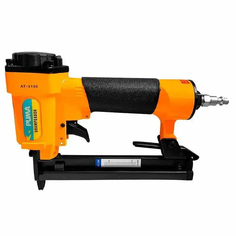 Grampeador pneumático PCN 5 a 22MM AT3100 Puma — fotografia de referência