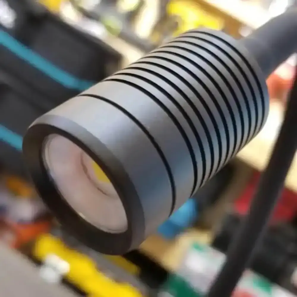 Luminária flexível LED 300 lumens 20V sem bateria WX028.9 Worx — fotografia 5