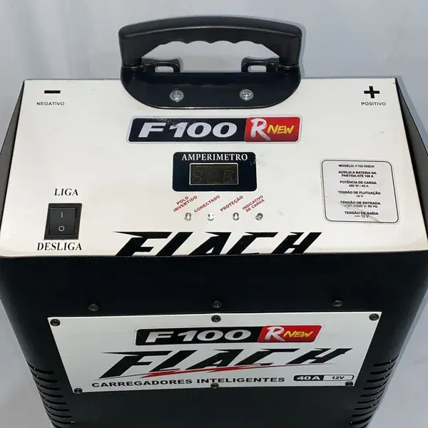 Carregador de baterias inteligente F100 rnew - 12V semi - novo Flach — fotografia de referência