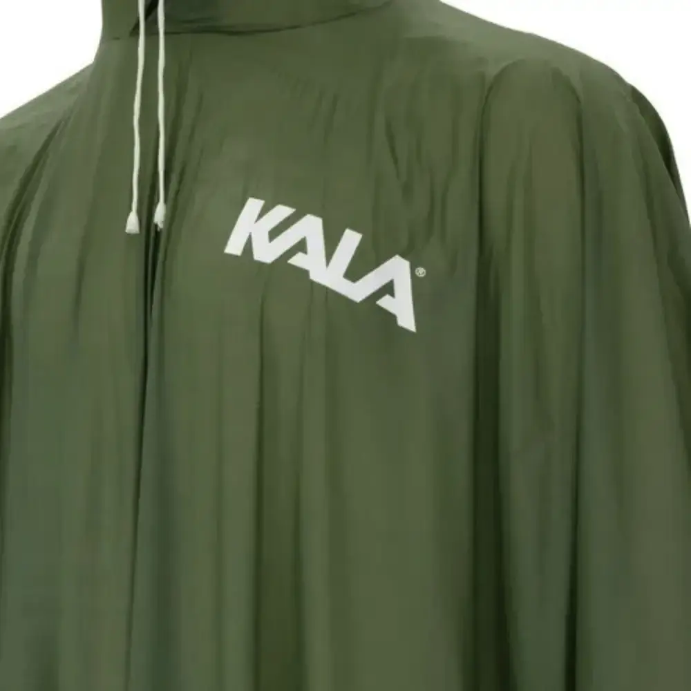 Poncho capa de chuva impermeável em PVC verde araguaia Kala — fotografia 7