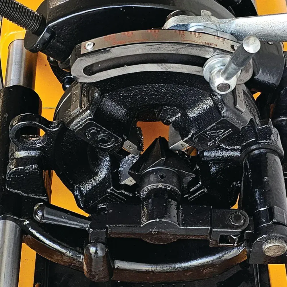 Rosqueadeira elétrica REC-2 1CV 1/2 a 2" bspt 220V da Ferrari — fotografia 4