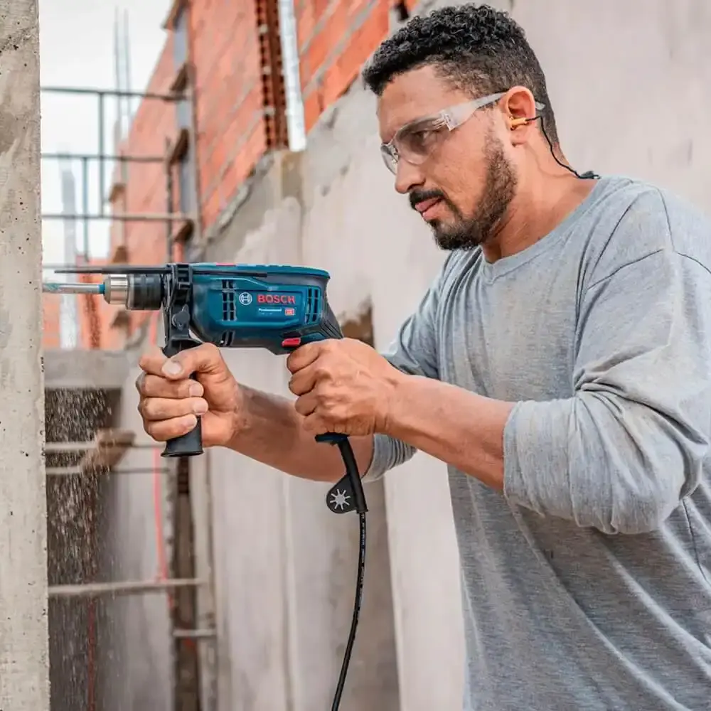 Furadeira de impacto GSB 13 RE com maleta Bosch e kit brocas e pontas 41 peças evald 220 V — fotografia 7