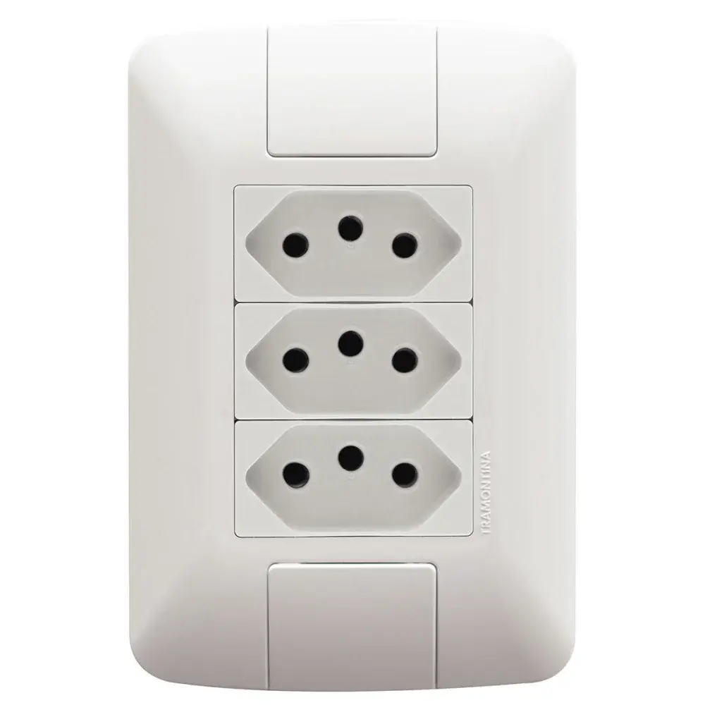 Conjunto de 3 tomadas 2P+T aria 20A branco 250V Tramontina — fotografia de referência