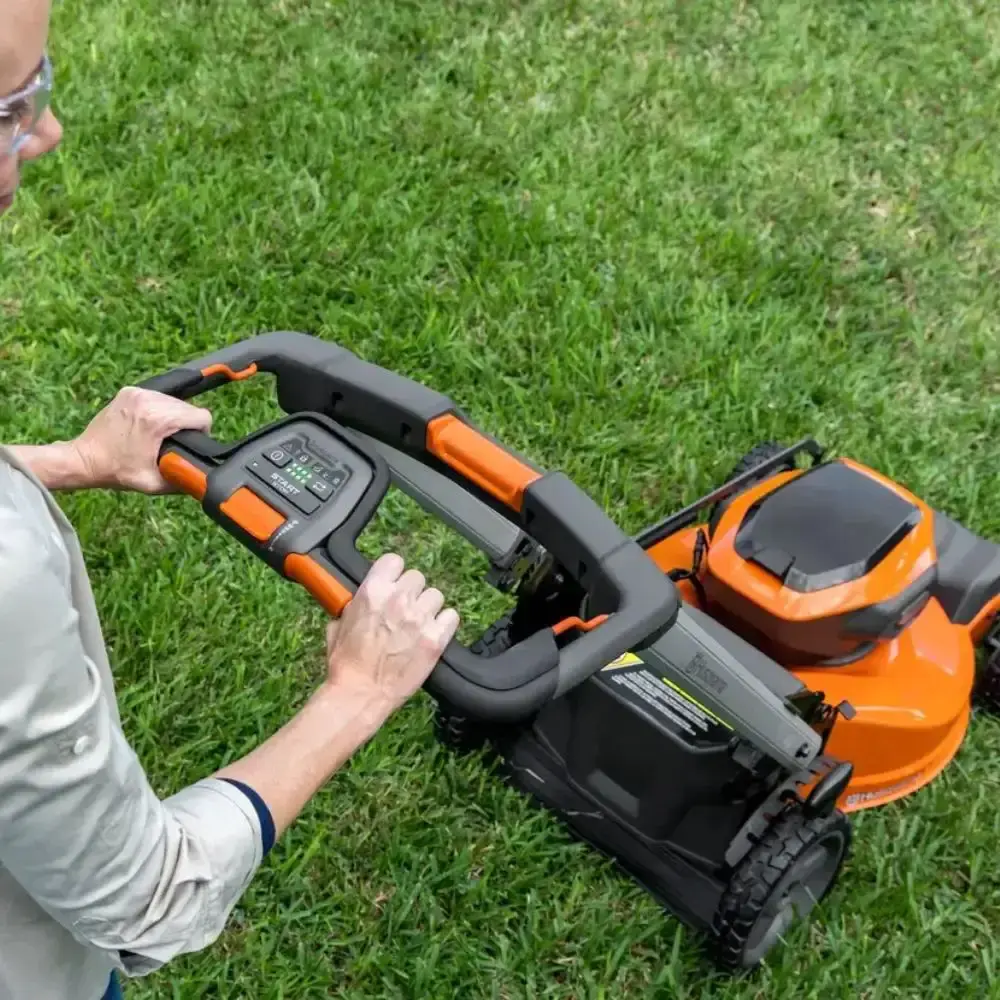 Cortador de grama a bat LE322R carregador rápido 40-C500X e bateria B220X 36V 6AH Husqvarna — fotografia 5