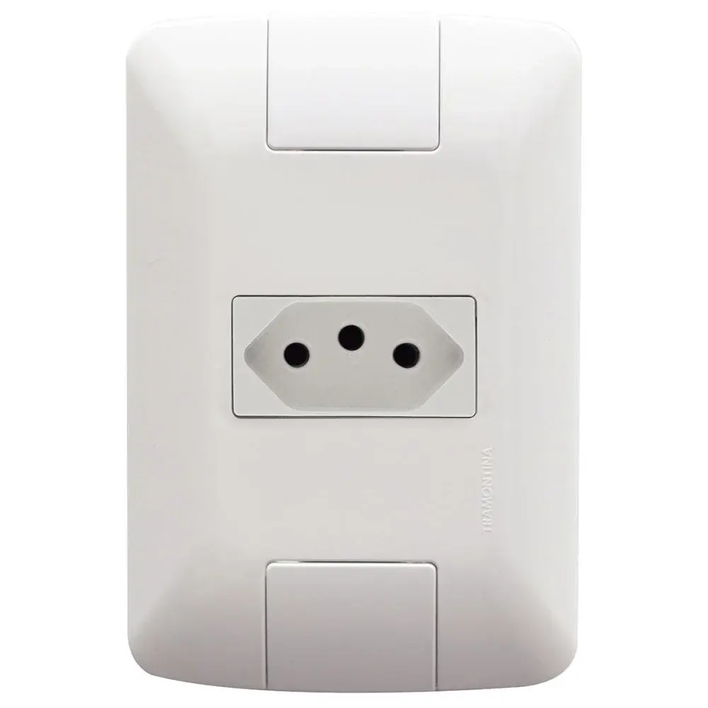 Conjunto com 1 tomada 2P+T 20A branco 250V Tramontina — fotografia de referência