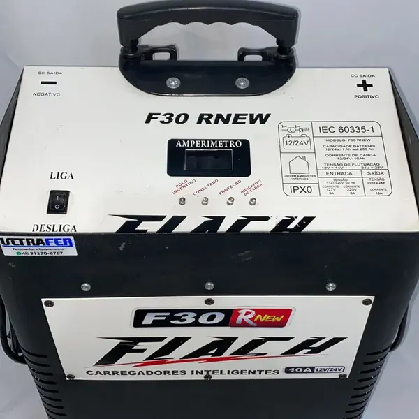 Carregador de baterias inteligente F30 12V/24V rnew semi - novo Flach — fotografia de referência